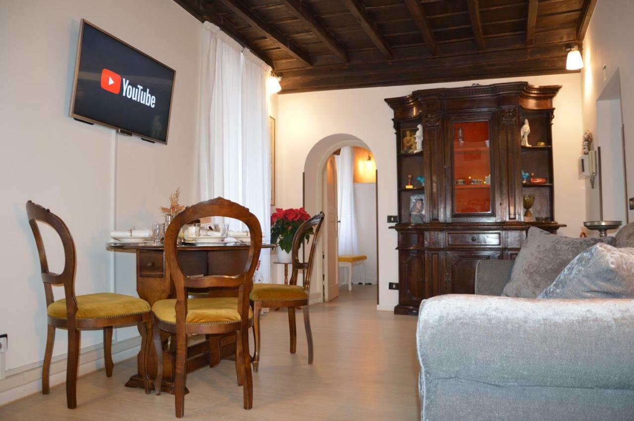 Historic Center - Elegant Apartment With Charming Antiques - Raffaello Inn Rome Exterior photo